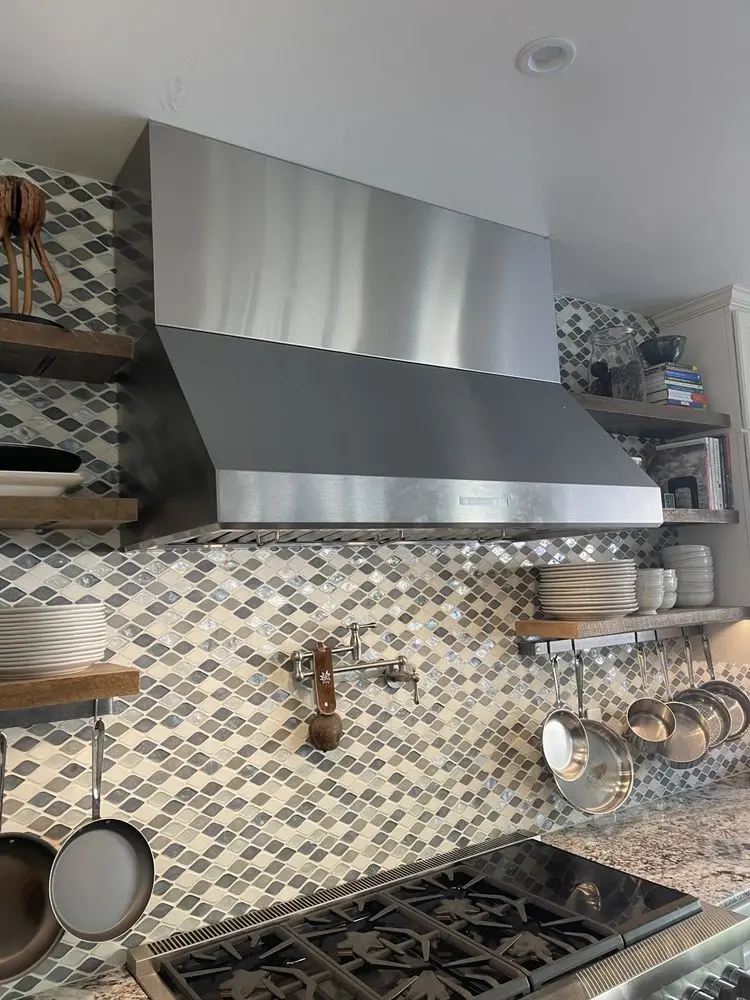Hood & Mosaic Backsplash installation in Villa Park