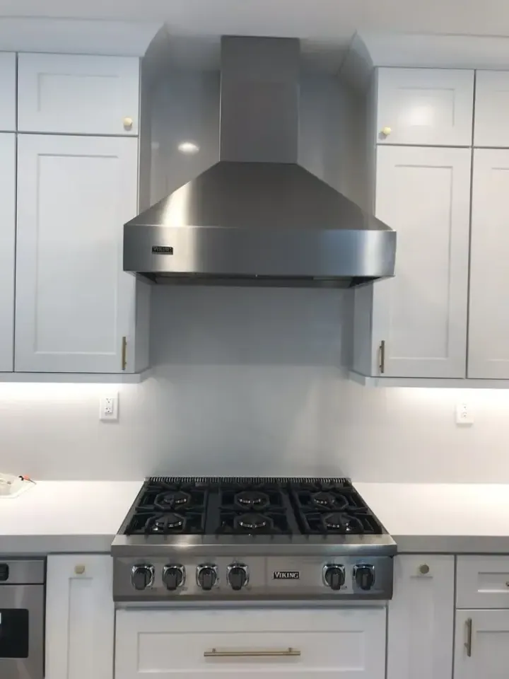 Viking 36″ Rangetop and Viking Chimney Hood installation in Newport Beach by Peerless Group