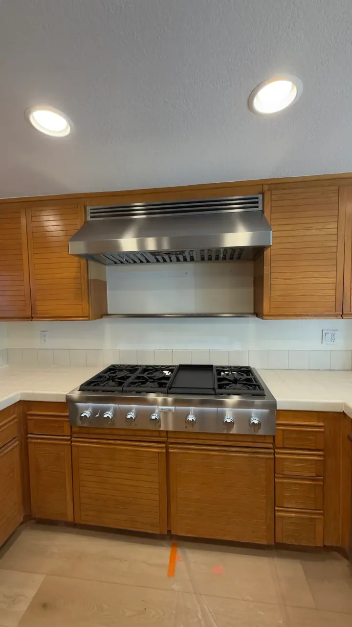 Thermador 48″ Rangetop & Zephyr Hood installation in Laguna Niguel, CA by Peerless Group