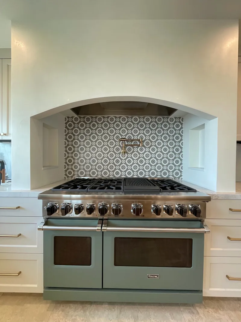 Viking 48-Inch Range installation in San Clemente